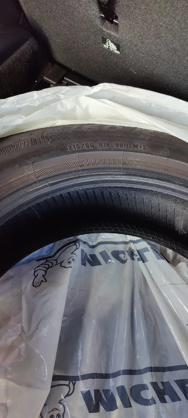 Mercedes -4 Pirelli Sottozero Winter Tires 215/60 R18 image indicator(5)