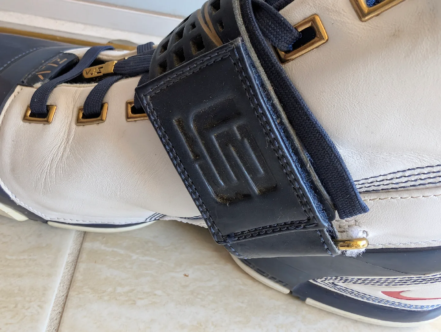 Nike Air Zoom Lebron VI (6) US 13 Shoes image indicator(7)