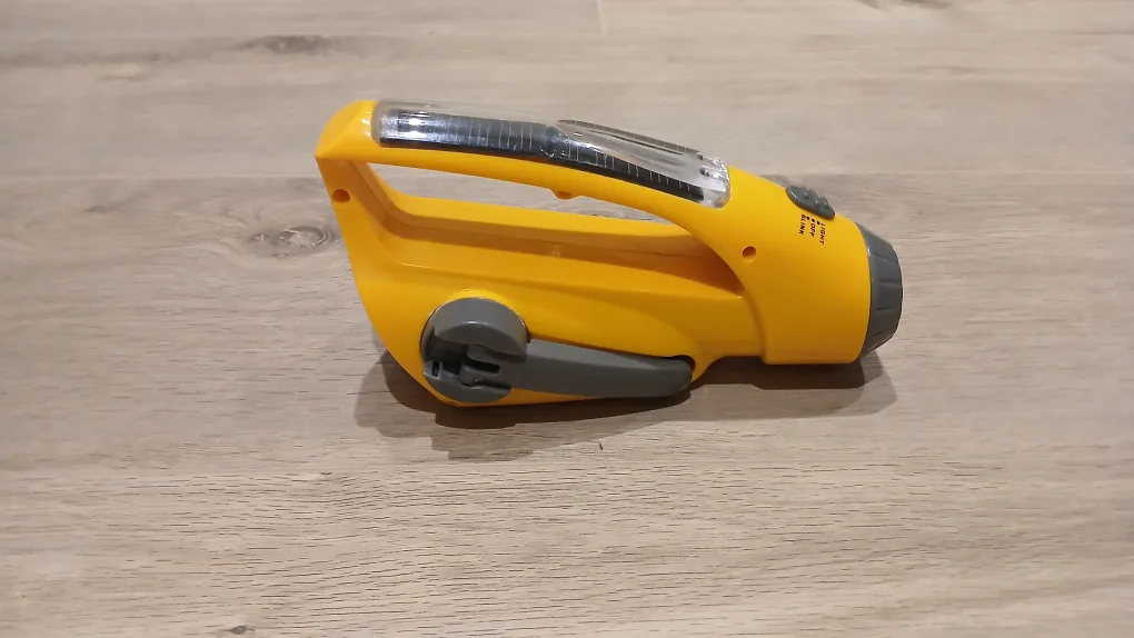 solar and wind up powered flashlight with Radio image indicator(3)
