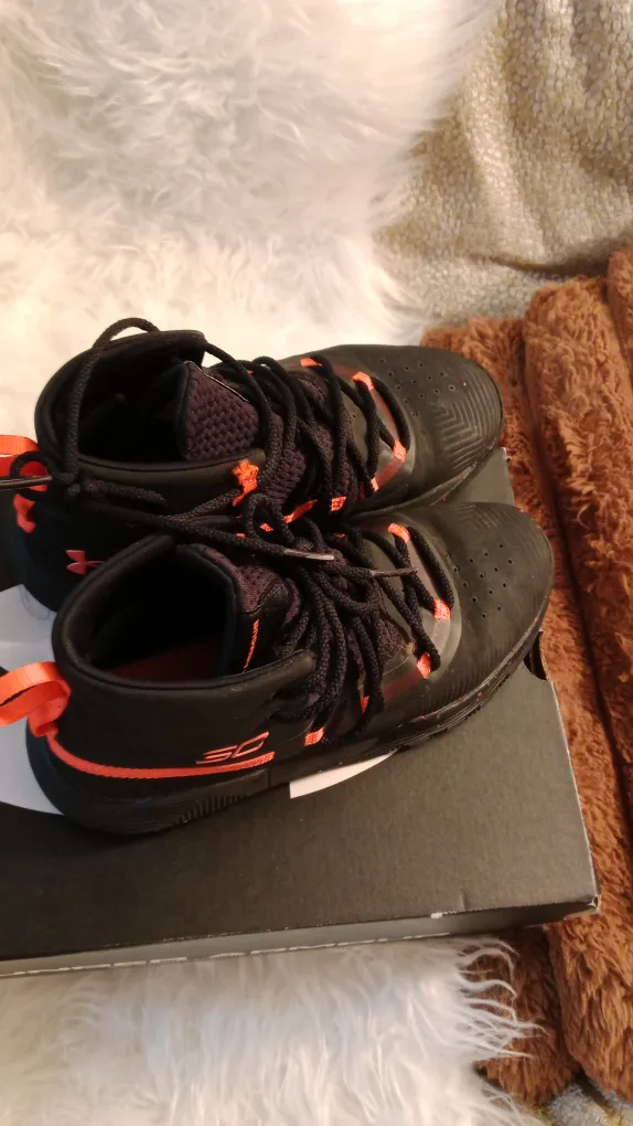 Under Armour Curry 3Y Youth Shoes thumbnail