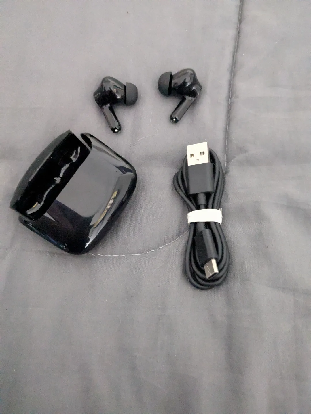 Black BLUETOOTH Earbuds  #FallDeclutterChallenge🥕🥕🥕