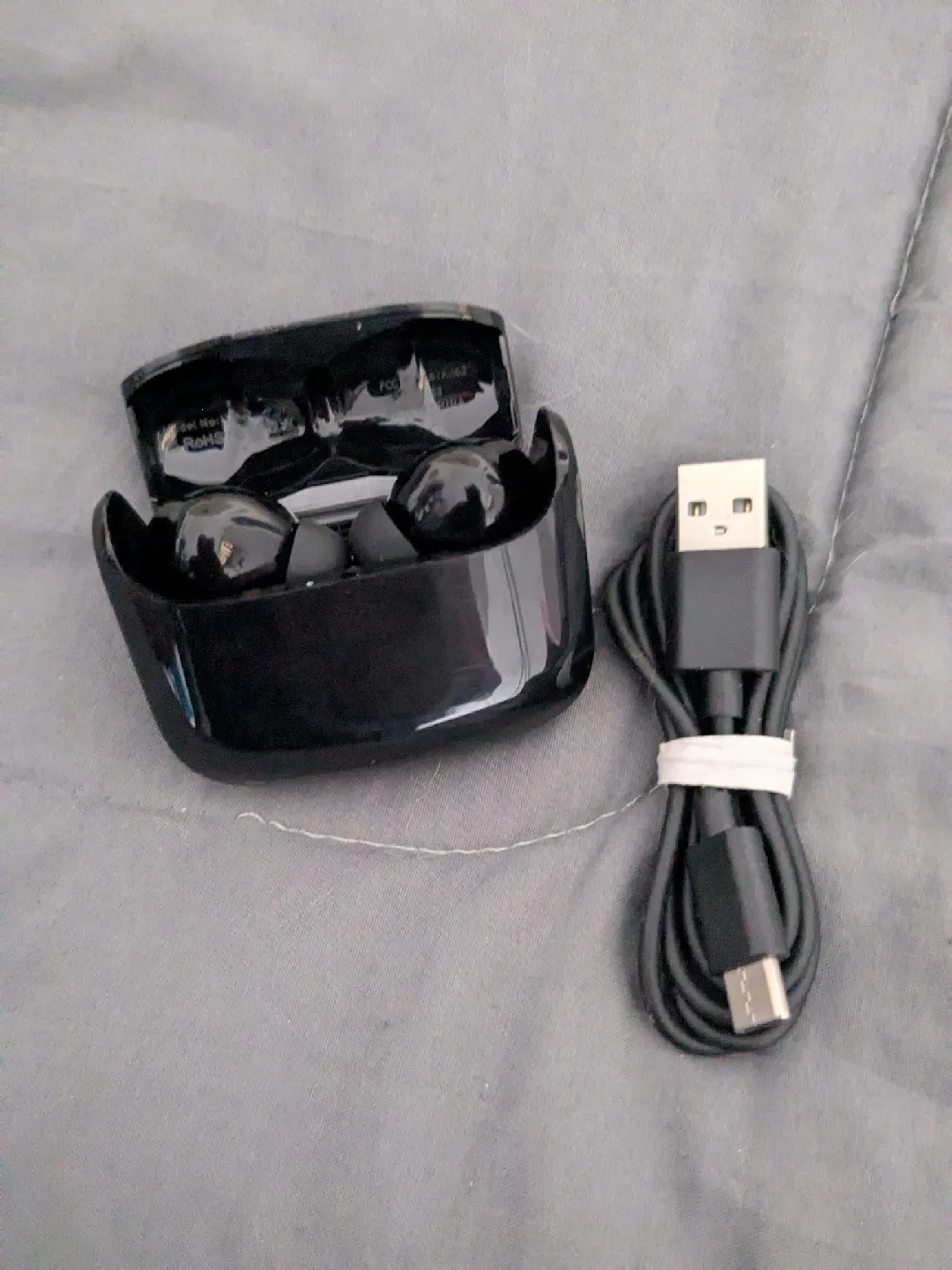 Black BLUETOOTH Earbuds  #FallDeclutterChallenge🥕🥕🥕 image indicator(3)