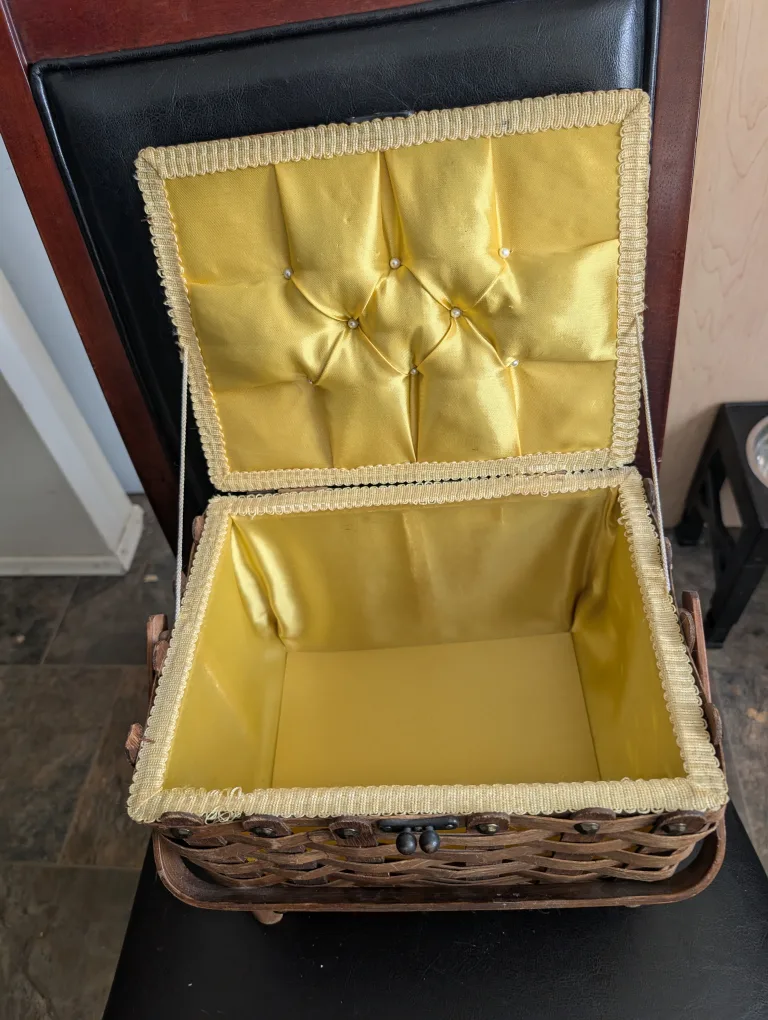 Vintage Woven Basket Sewing Box Japan image indicator(5)