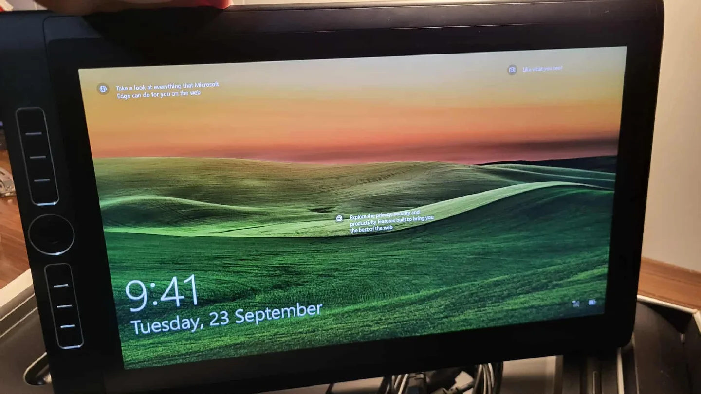 Wacom MobileStudio Pro 16" DTHW1620H image indicator(3)