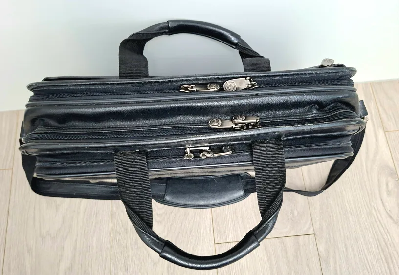 Black Leather Briefcase image indicator(2)
