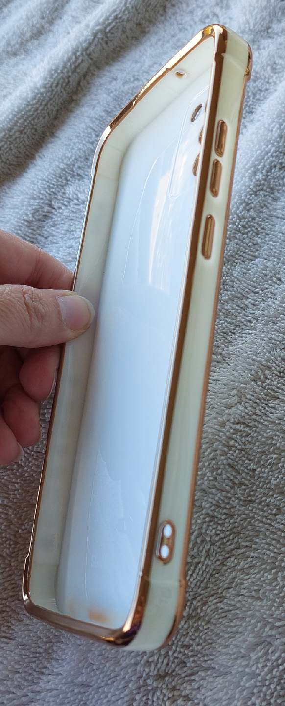 White & Gold Phone Case with Heart Design - photo 2