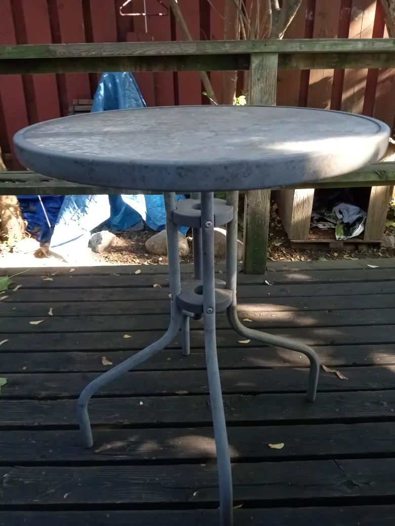 Round Glass Top Patio Table image indicator(3)