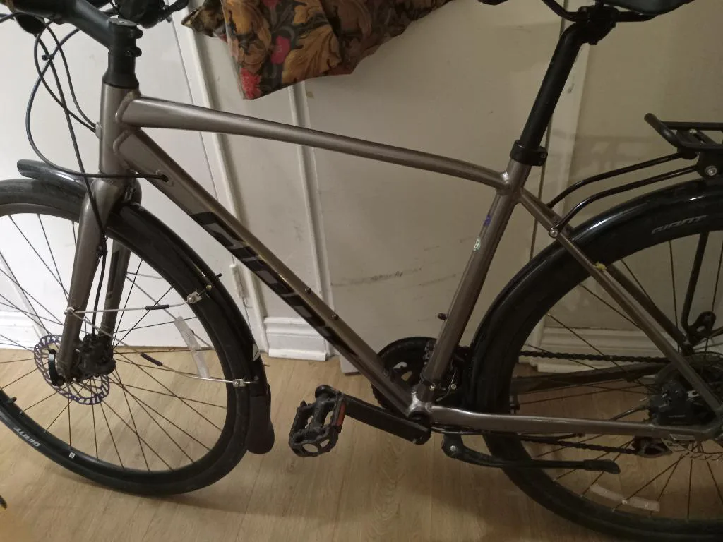 Giant Escape 3 Disc Hybrid Bike thumbnail