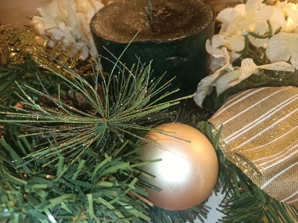 Christmas Centerpiece with Candle image indicator(3)