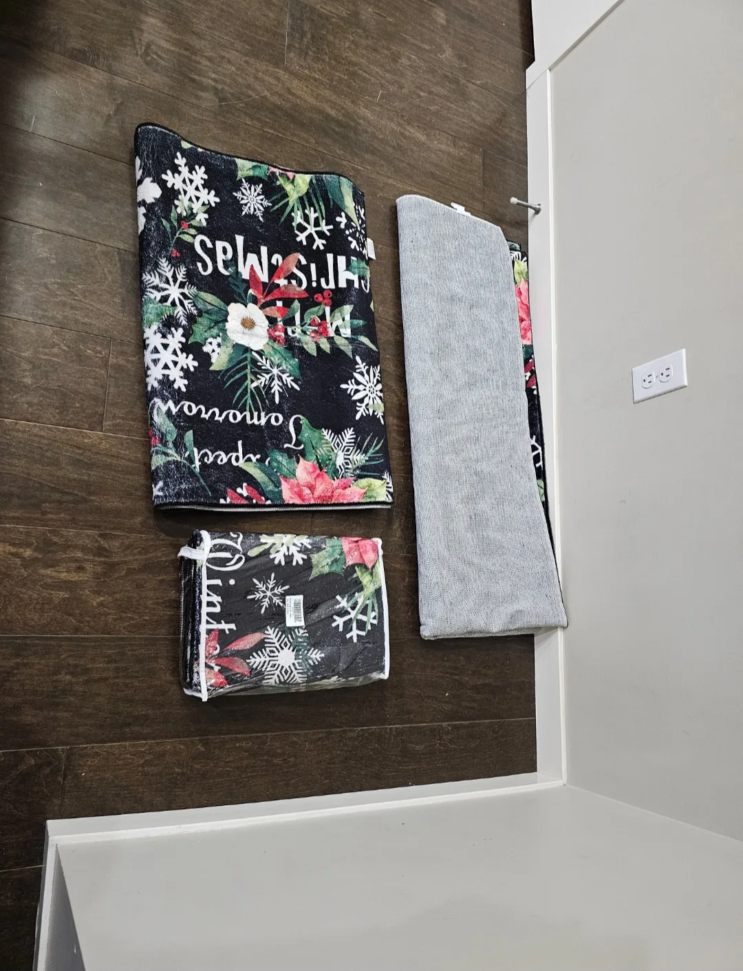 Snowflakes Runner Rug 2x6 Ft Non Slipping image indicator(2)