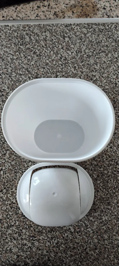 White Flip Top Trash Can - Small image indicator(3)
