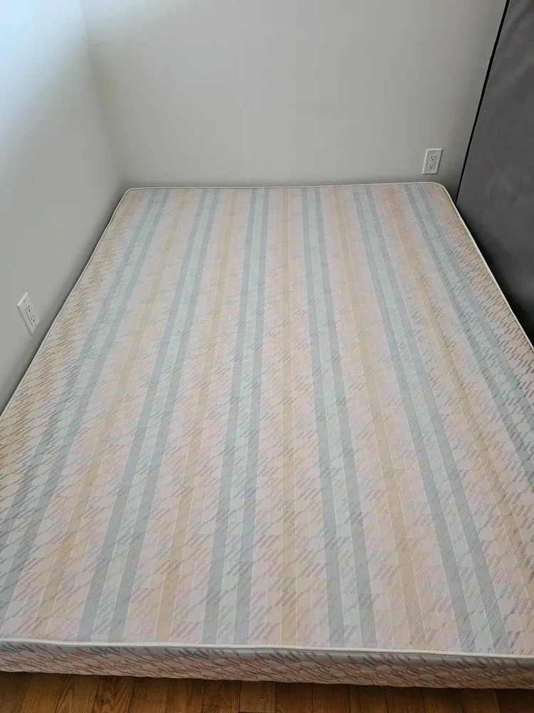 Mattress and box spring with metal frame image indicator(7)