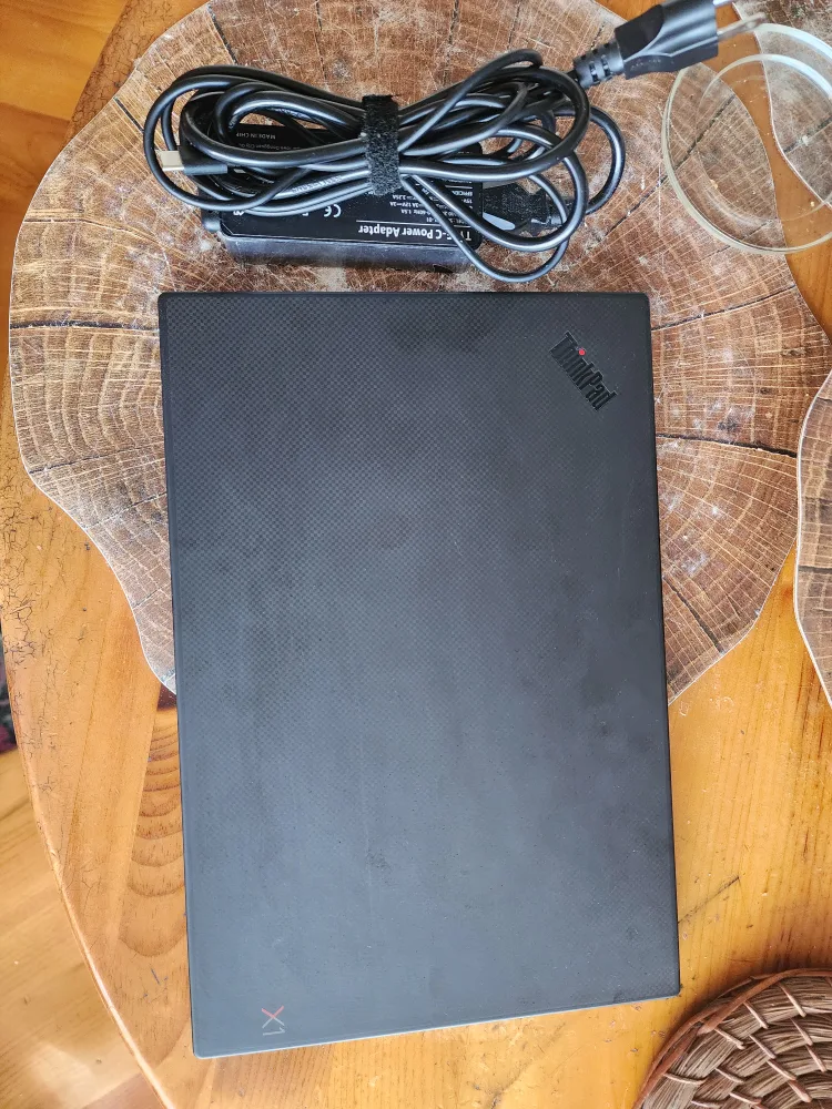 SALE! Lenovo ThinkPad X1 Carbon Ultralight Laptop image indicator(4)