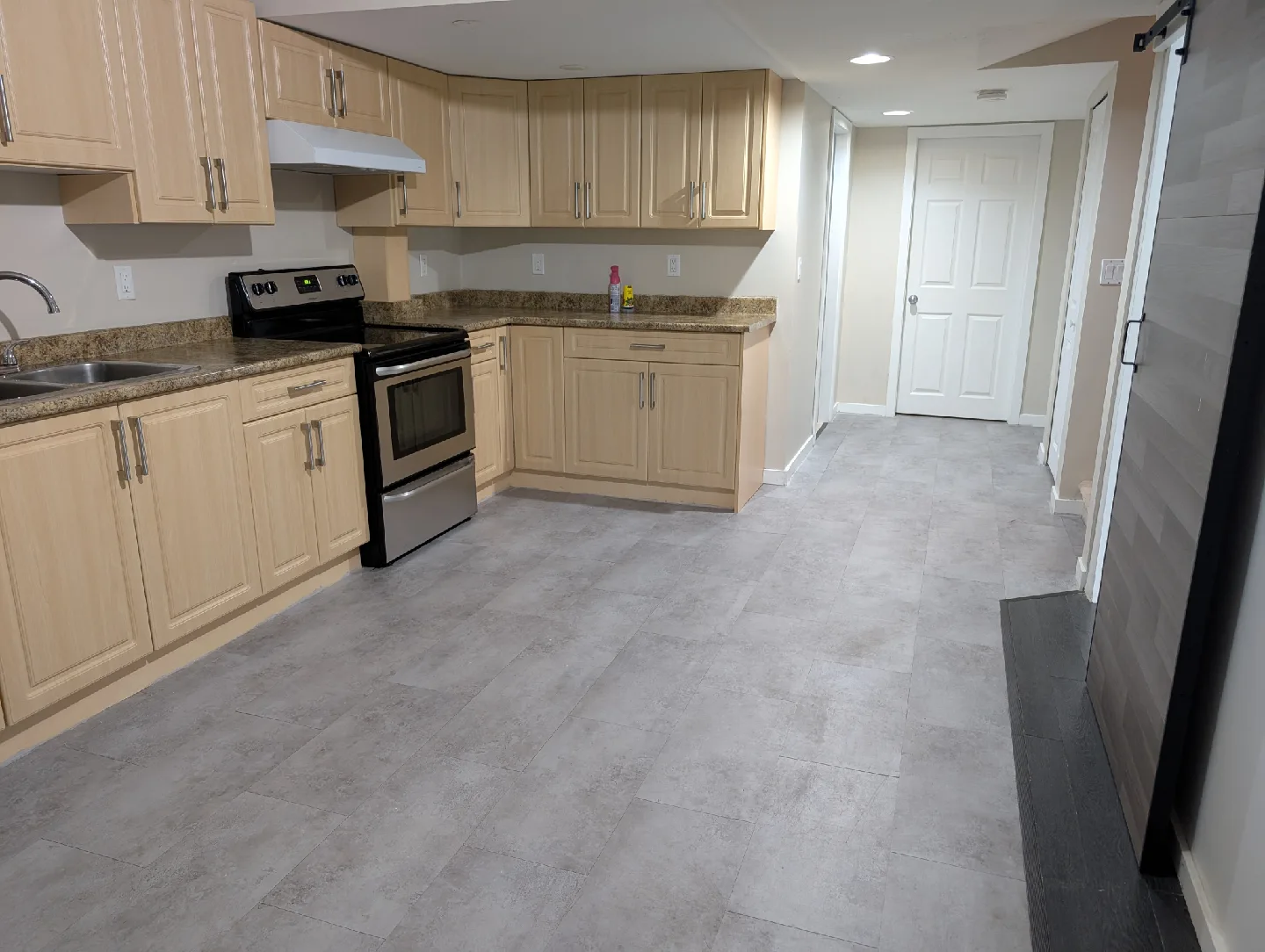 One bedroom basement for rent image indicator(6)