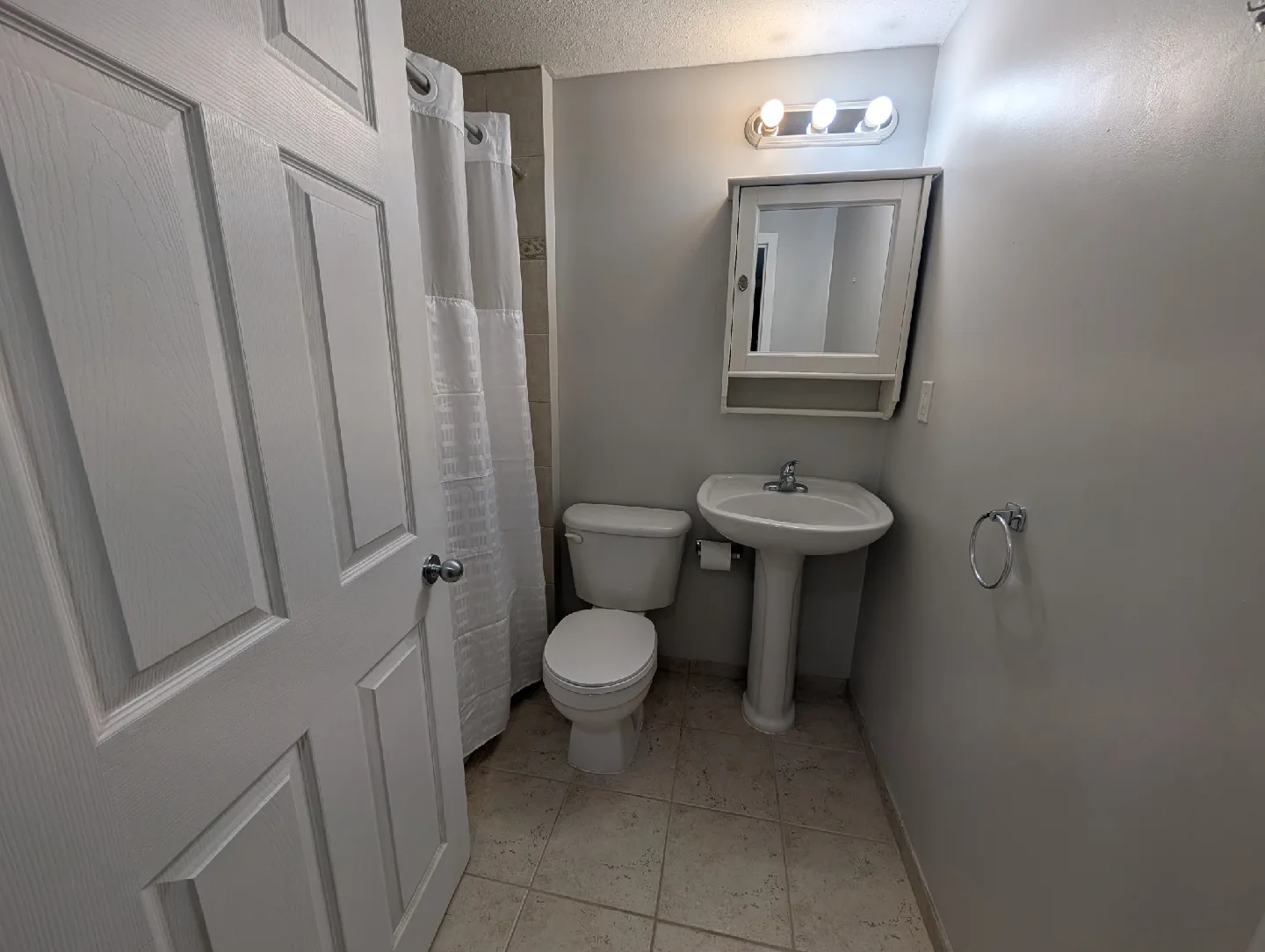 One bedroom basement for rent image indicator(8)