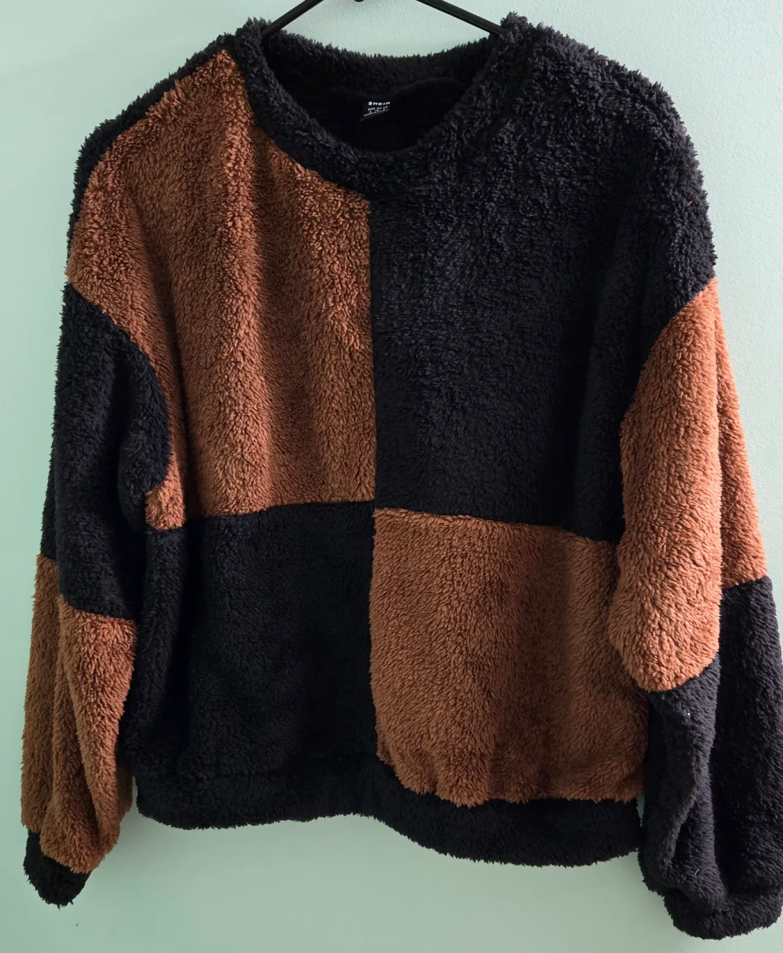 Sweater thumbnail