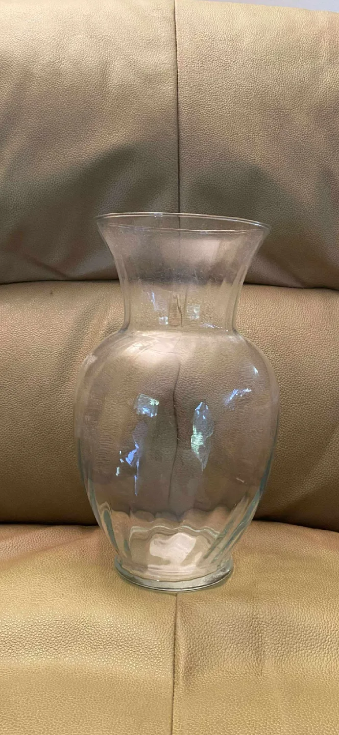 Clear Glass Flower Vase thumbnail