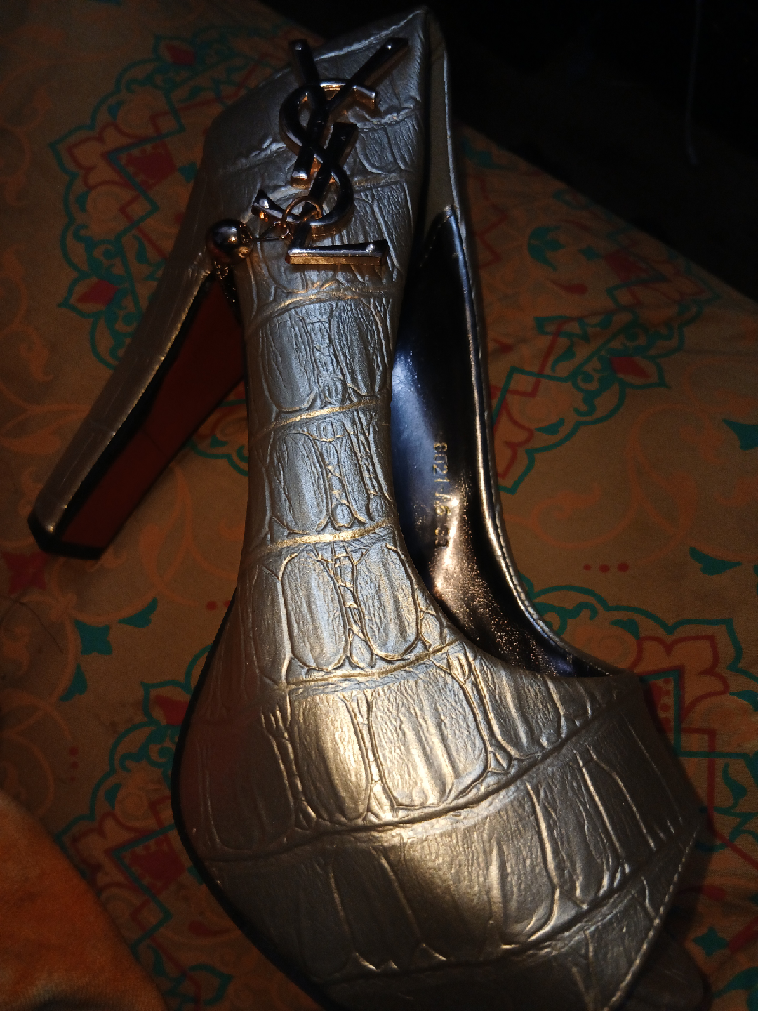 Yves Saint Laurent YSL Gold Heels Size 8.5 - photo 4