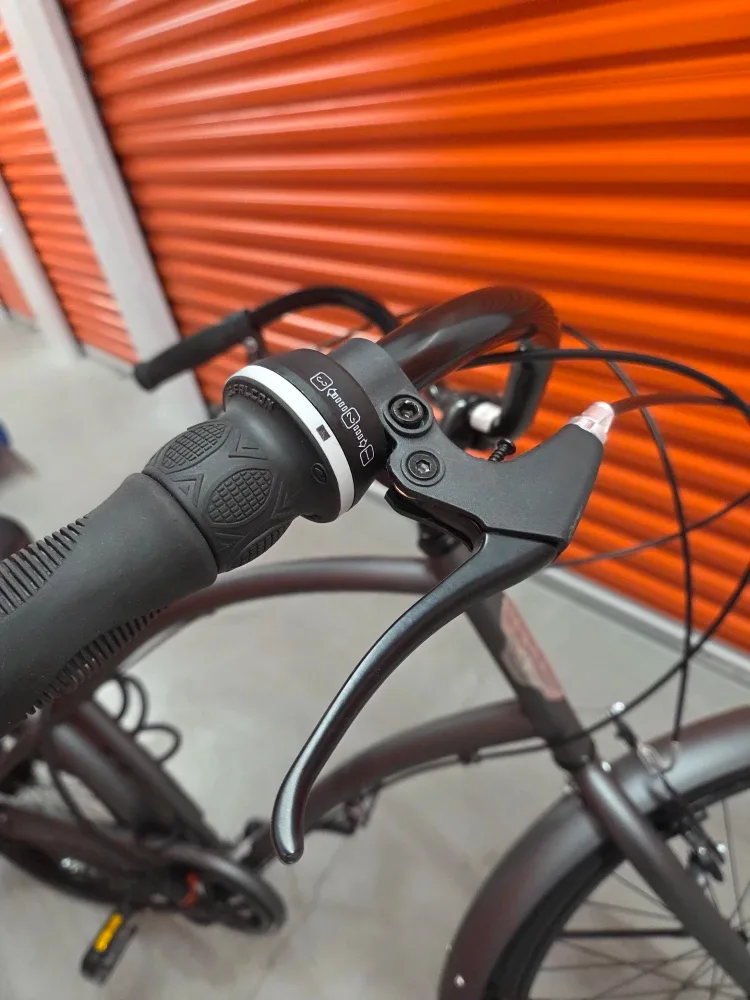 Hyper Bicycle Men's Cruiser 26" Commuter Bike, Gray image indicator(9)