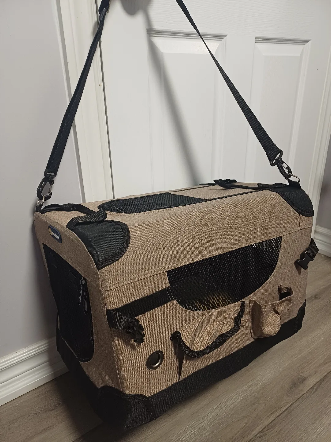 Veehoo Pet Carrier - Brown image indicator(9)