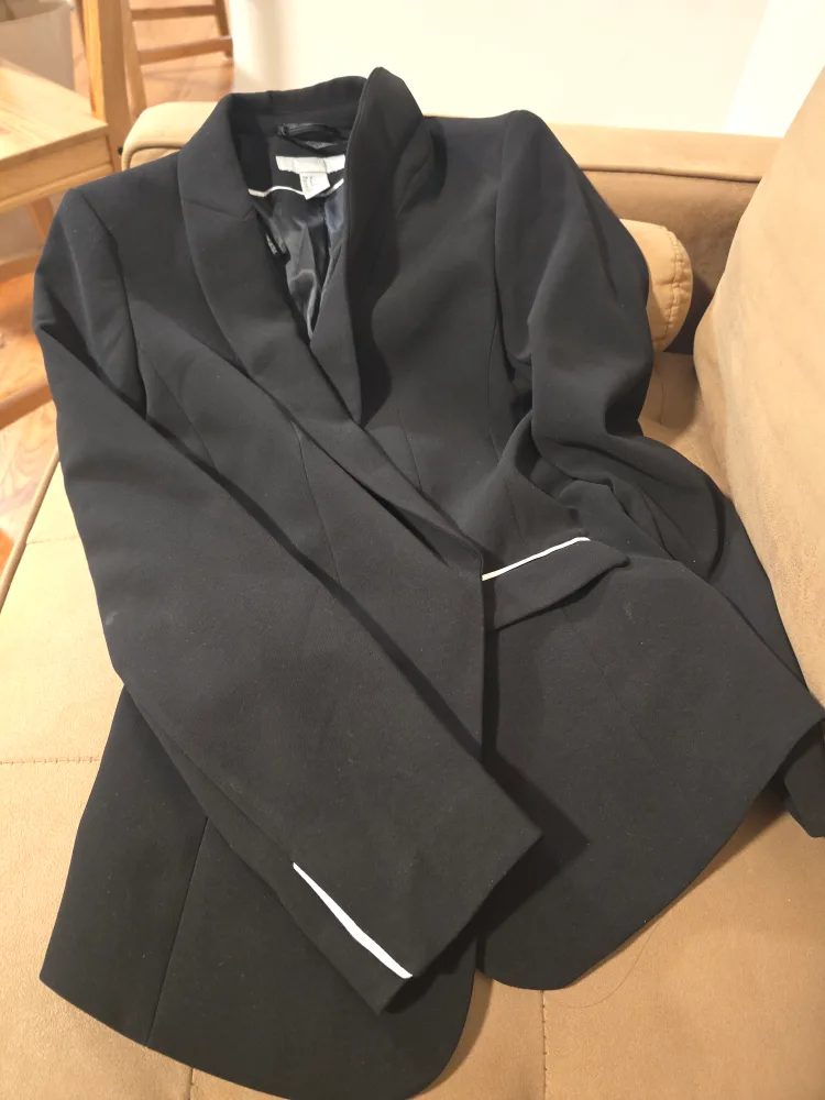 H&M Black Blazer - Size US 8 image indicator(2)