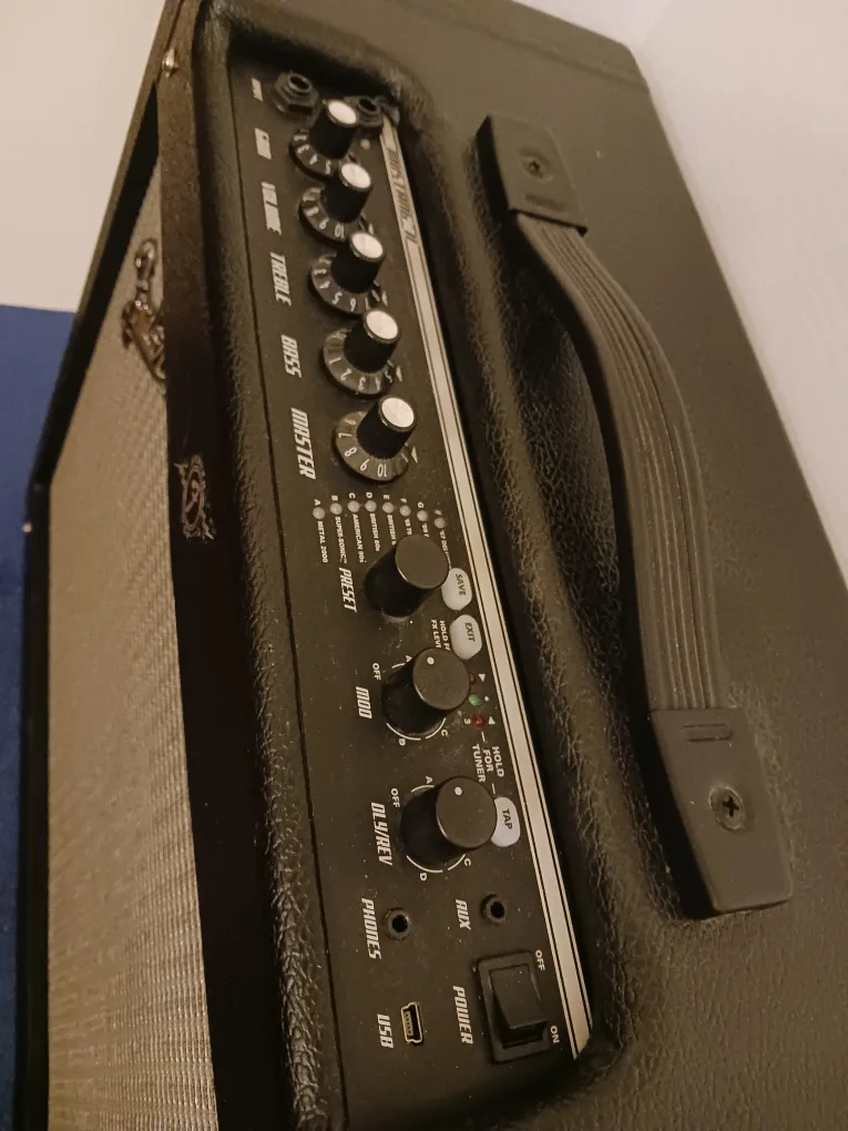 FENDER MUSTANG II , 40 WATTS AMP, GREAT CONDITION.. image indicator(8)