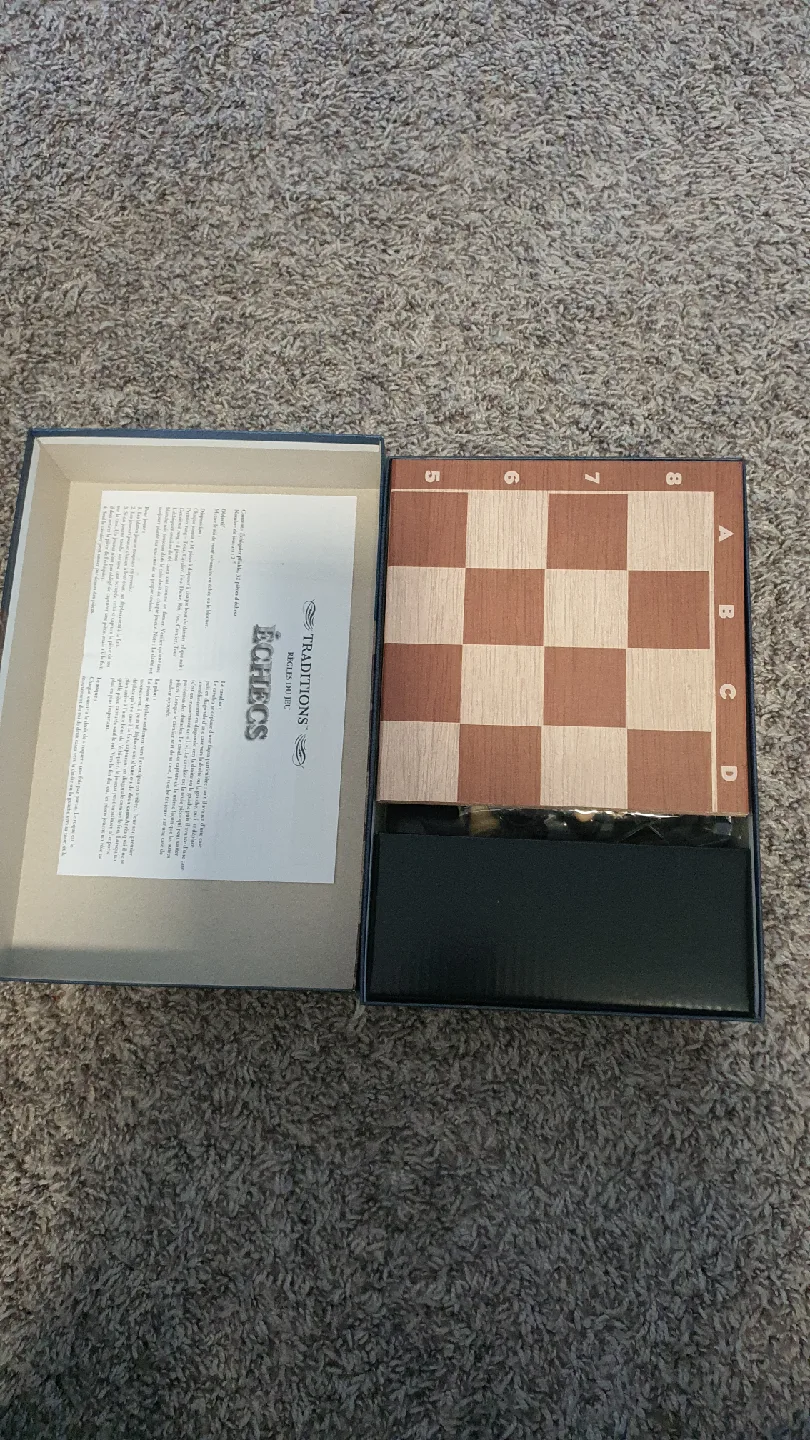 Traditions Chess Set image indicator(3)