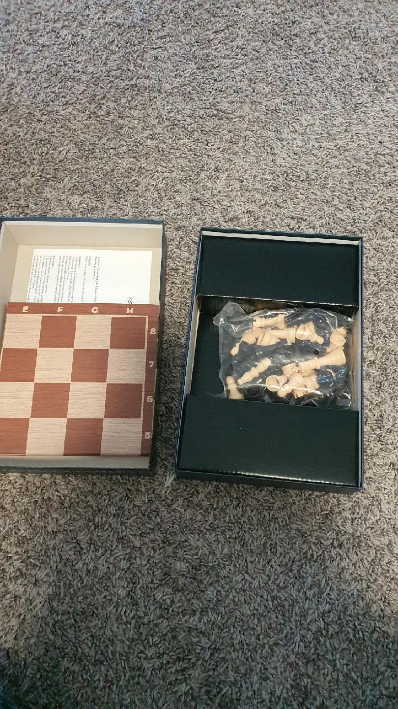 Traditions Chess Set image indicator(4)