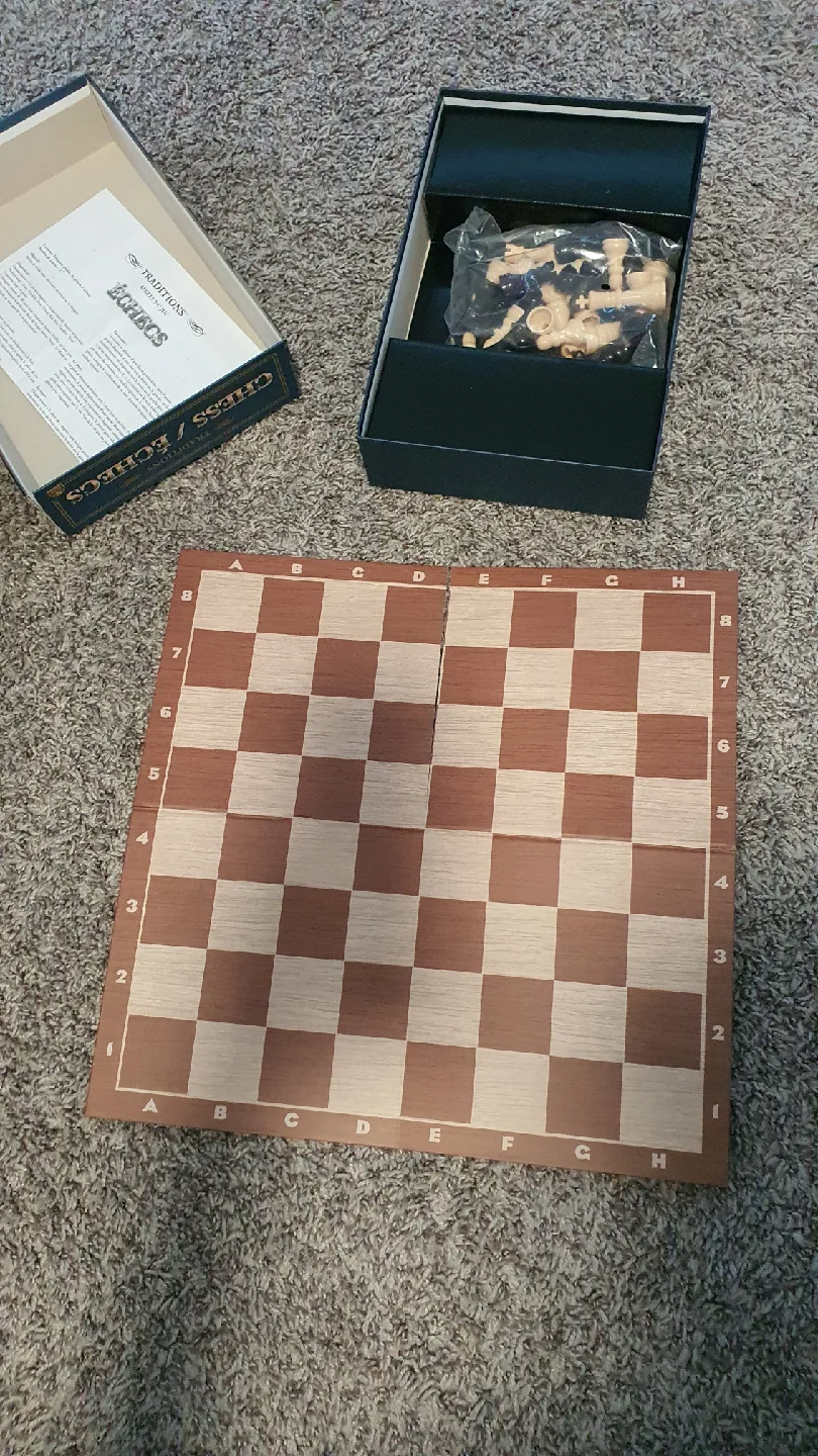 Traditions Chess Set image indicator(5)