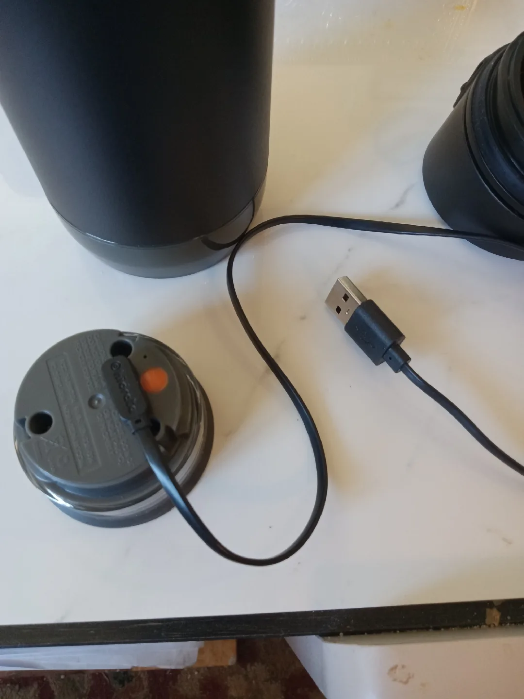 Ember Mug² Black 10oz w/ Charger image indicator(2)