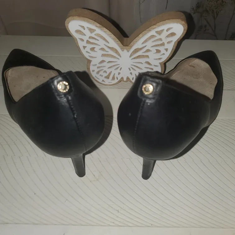 Cole Haan Black Leather Heels - Size 8 image indicator(3)