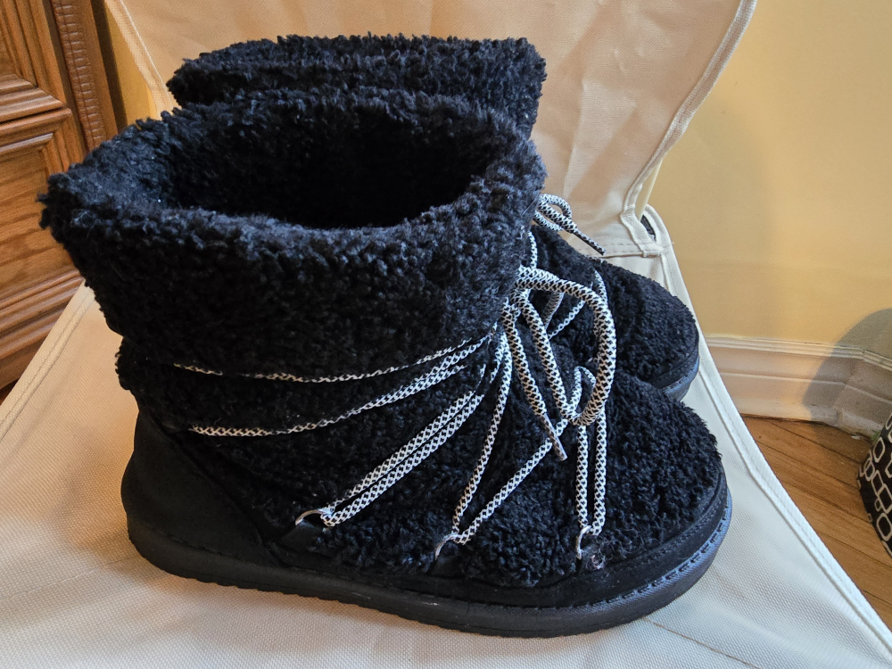 Ardene Black Faux Fur Boots