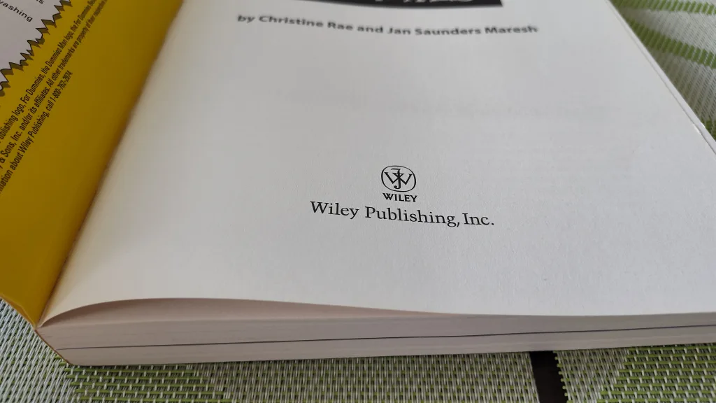 Home Staging for Dummies by Christine Rae image indicator(4)