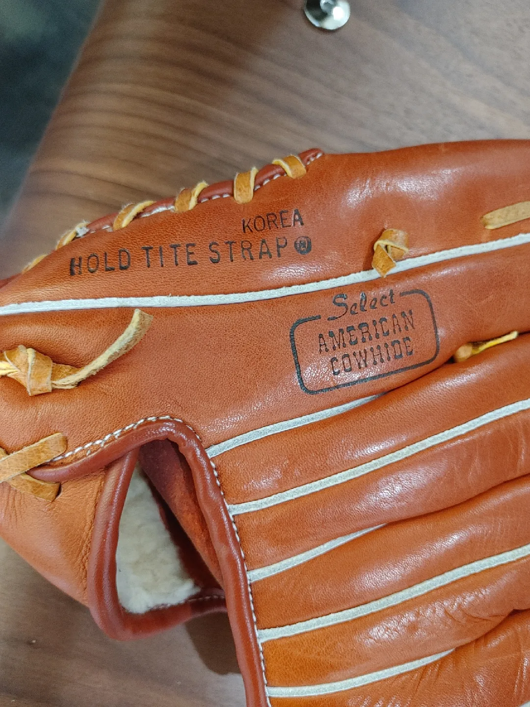 💚GENUINE LEATHER WILSON'S BASEBALL GLOVE MINT CONDITION image indicator(3)