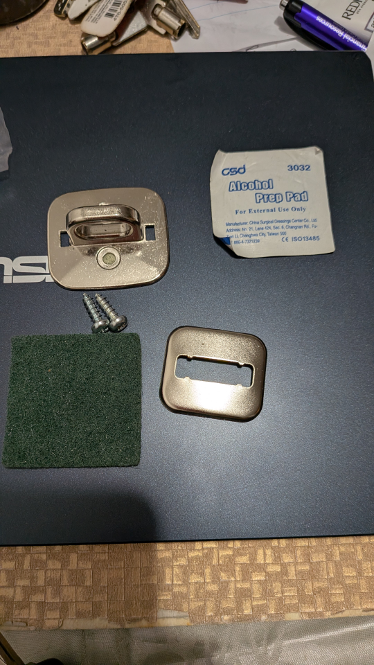 Hardware Set with Alcohol Prep Pad