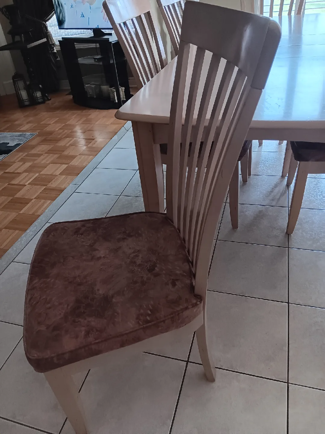 Table and Chairs Set image indicator(2)