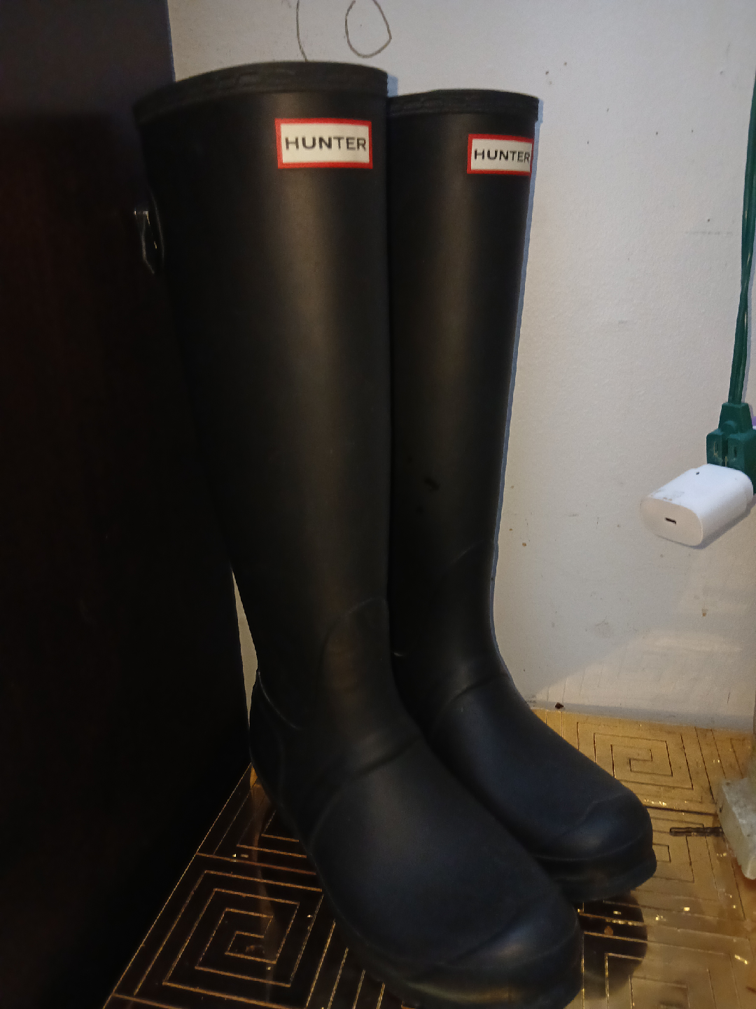 Hunter Rain Boots - Women's US 7, Black