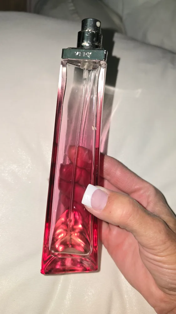 ISO WANTED Givenchy Irresistible Eau de Parfum image indicator(2)