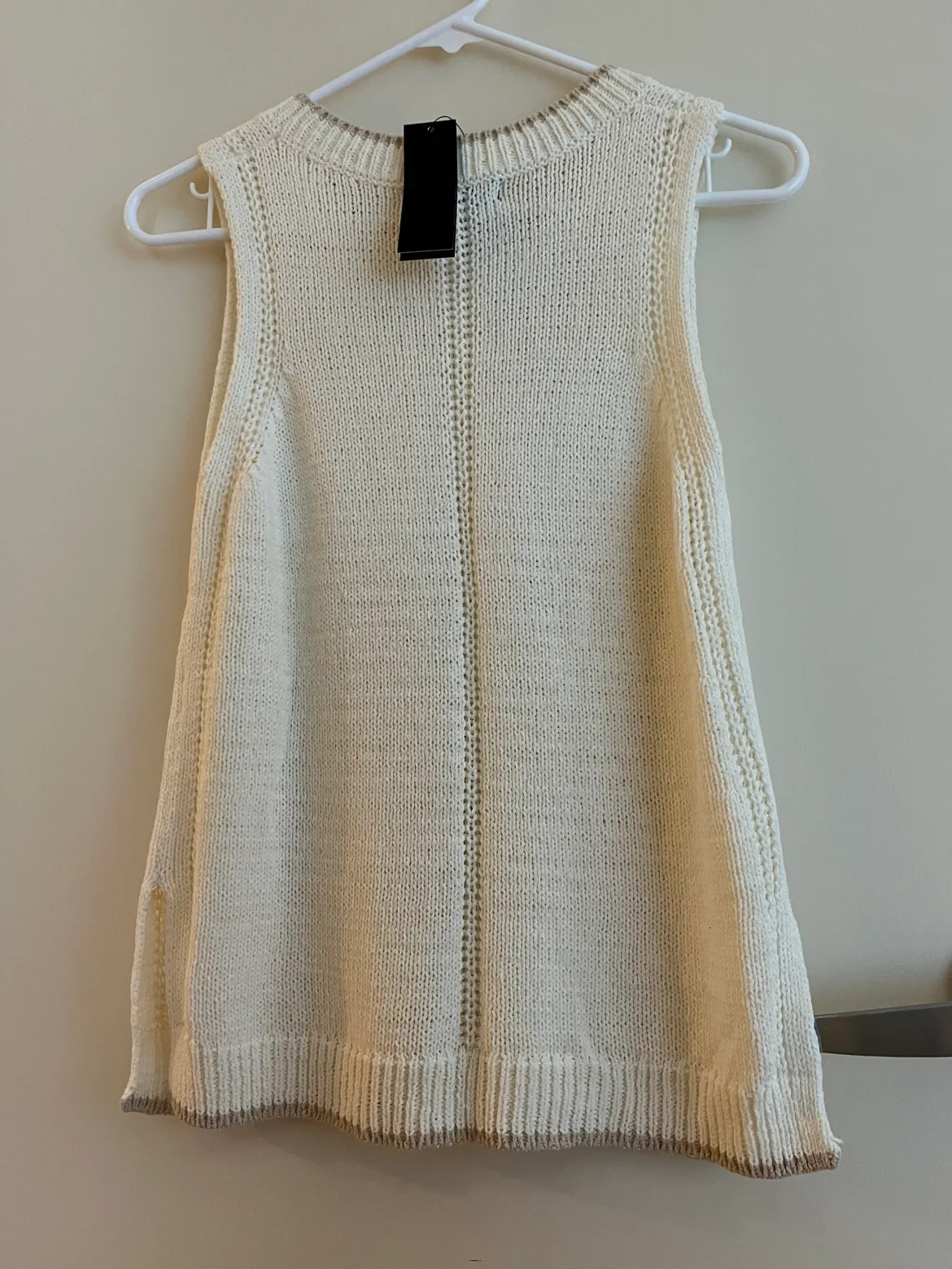 Banana Republic sleeveless sweater image indicator(2)