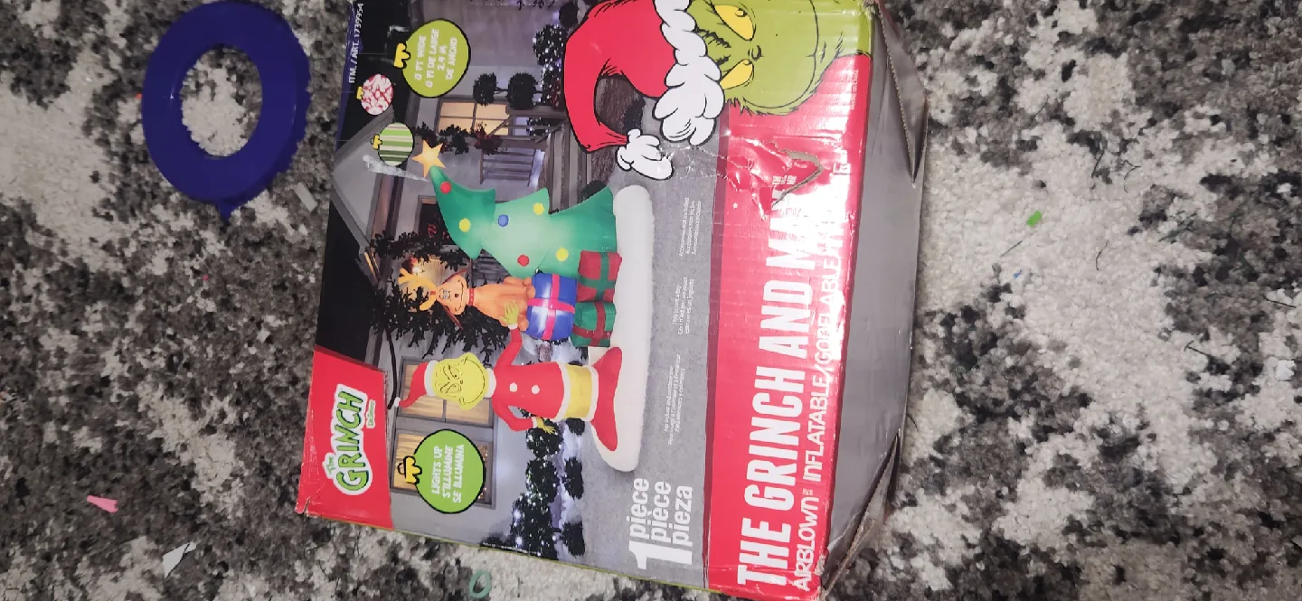 The Grinch and Max Airblown Inflatable - 8ft Wide image indicator(2)