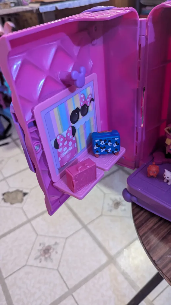Minnie Mouse Suitcase Playset image indicator(2)
