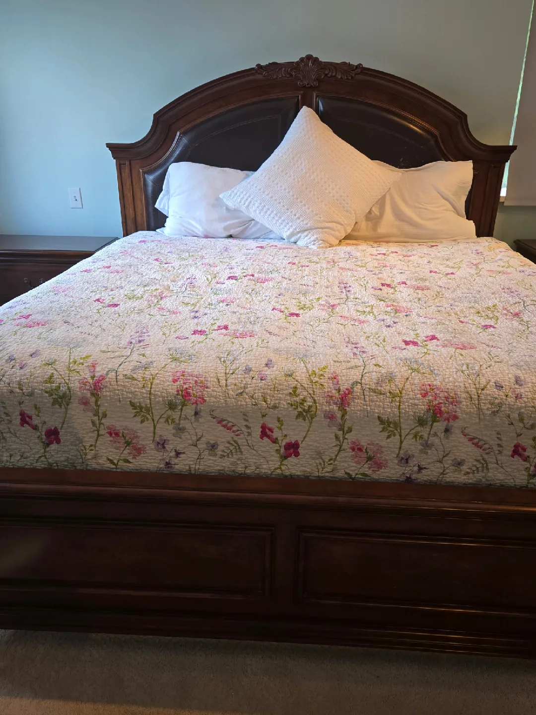 Dark Wood Bedroom Set - Dresser, Mirror, Nightstand, Bedframe image indicator(2)