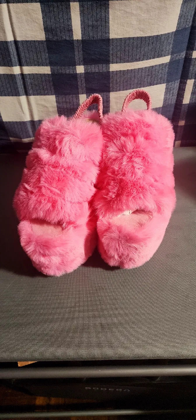 Fashion Nova Pink Fuzzy Slippers thumbnail