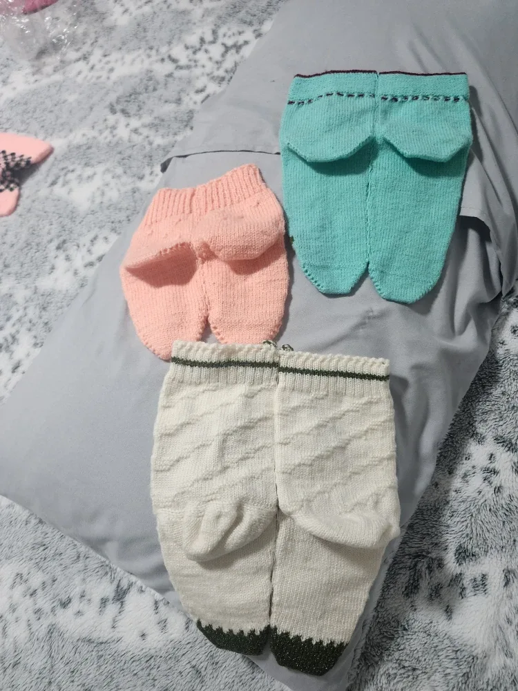 Hand Knitted kids Booties image indicator(4)