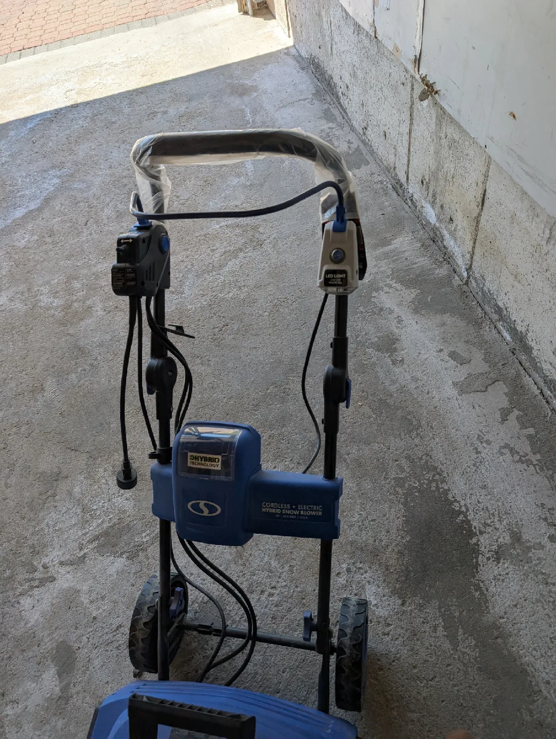 Snow Joe Cordless + Electric Hybrid Snow Shovel image indicator(8)