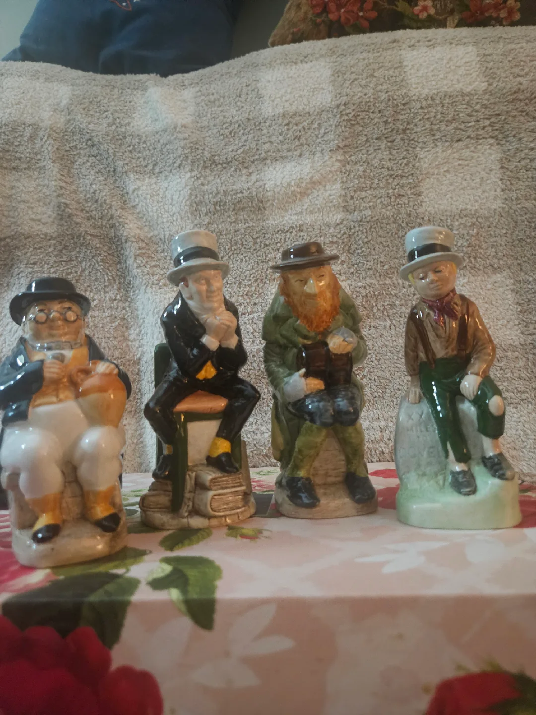 VTG Wood&Son 8-England TheCharles Dickens Toby Jugs  Collection image indicator(8)