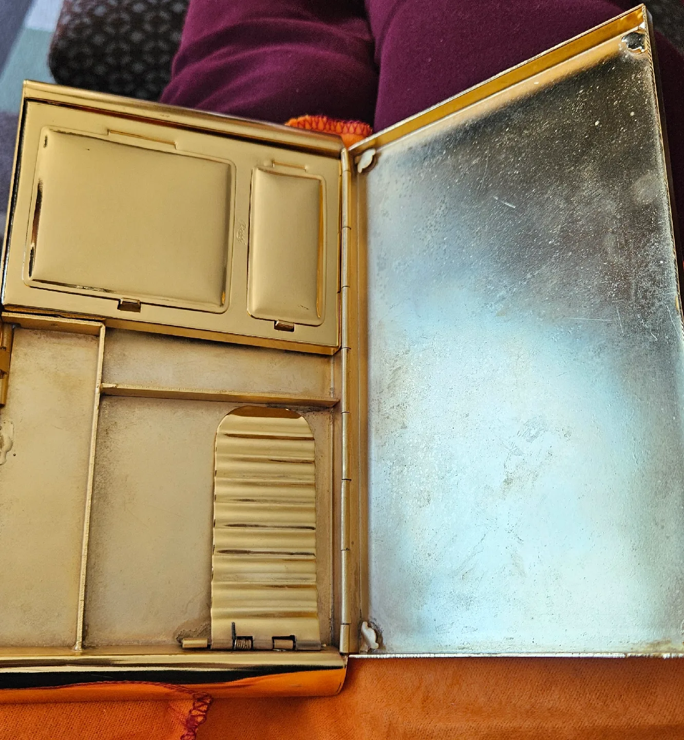 Vintage Poree Gold Tone Cigarette Case image indicator(2)