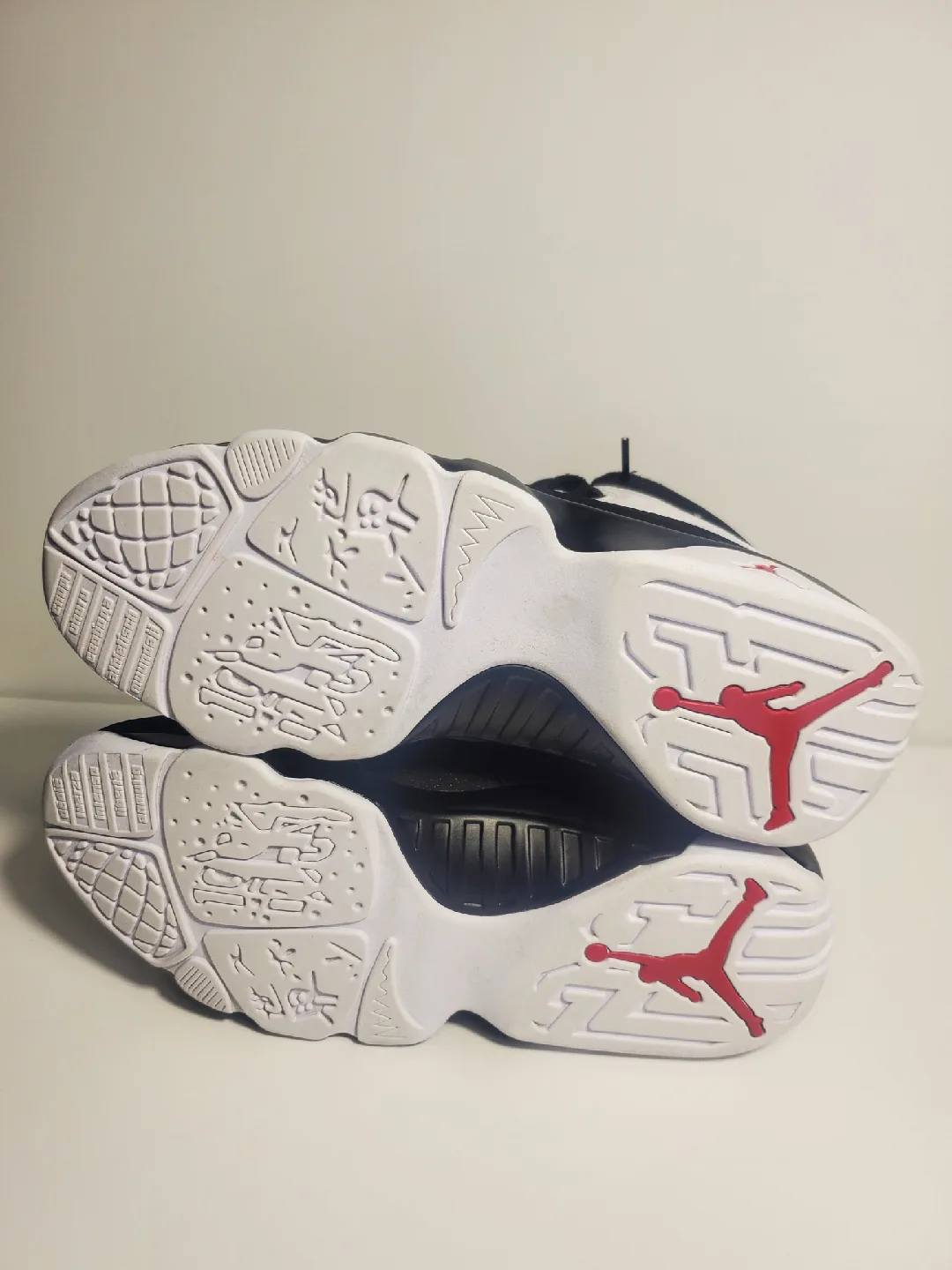 Men’s Jordan 9 Retro OG 302370-112 Size 9.5 image indicator(3)