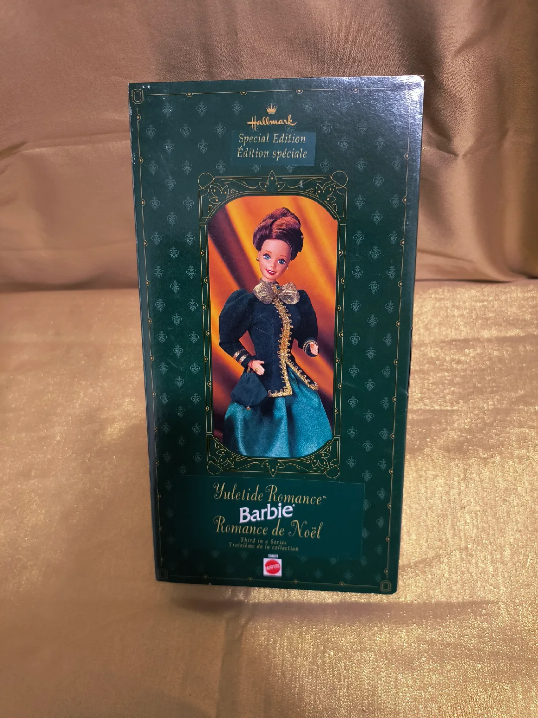Hallmark Yule Tide Romance Barbie Doll - Special Edition image indicator(2)