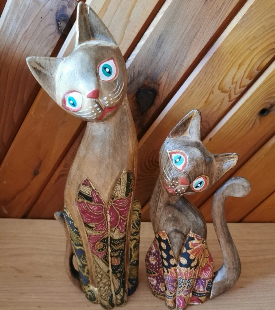 Pair of Vintage Handcarved Cat Figurines image indicator(4)